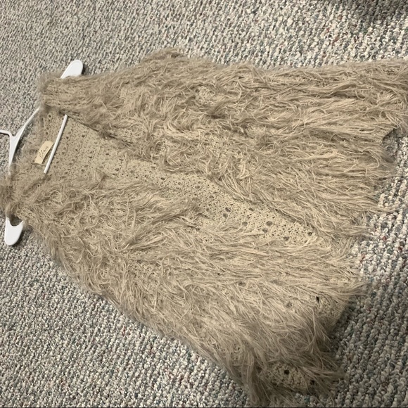 Long fluffy shag vest - Picture 1 of 5